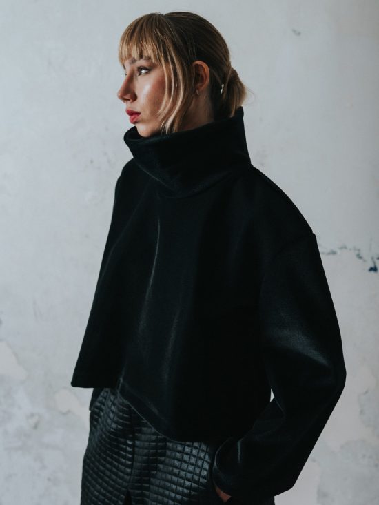 Sudadera cuello elevado